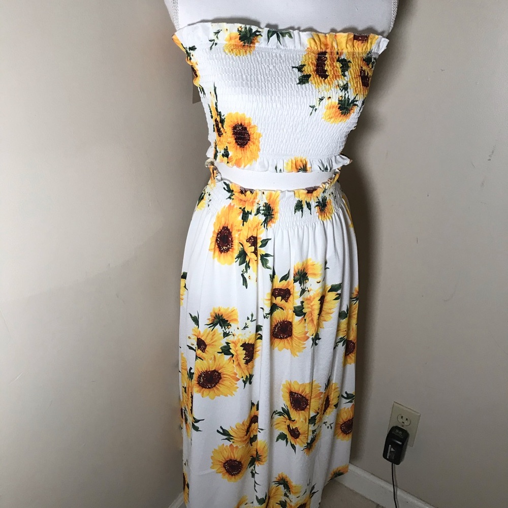 2- Piece Sunflower Crop Top & Skirt 🌻